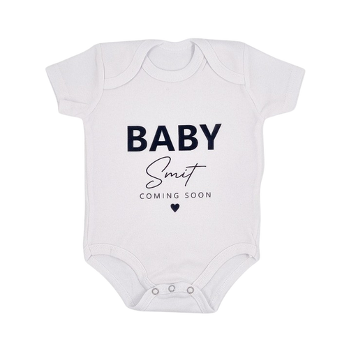 Baby Coming Soon romper met naam – zwangerschapsaankondiging