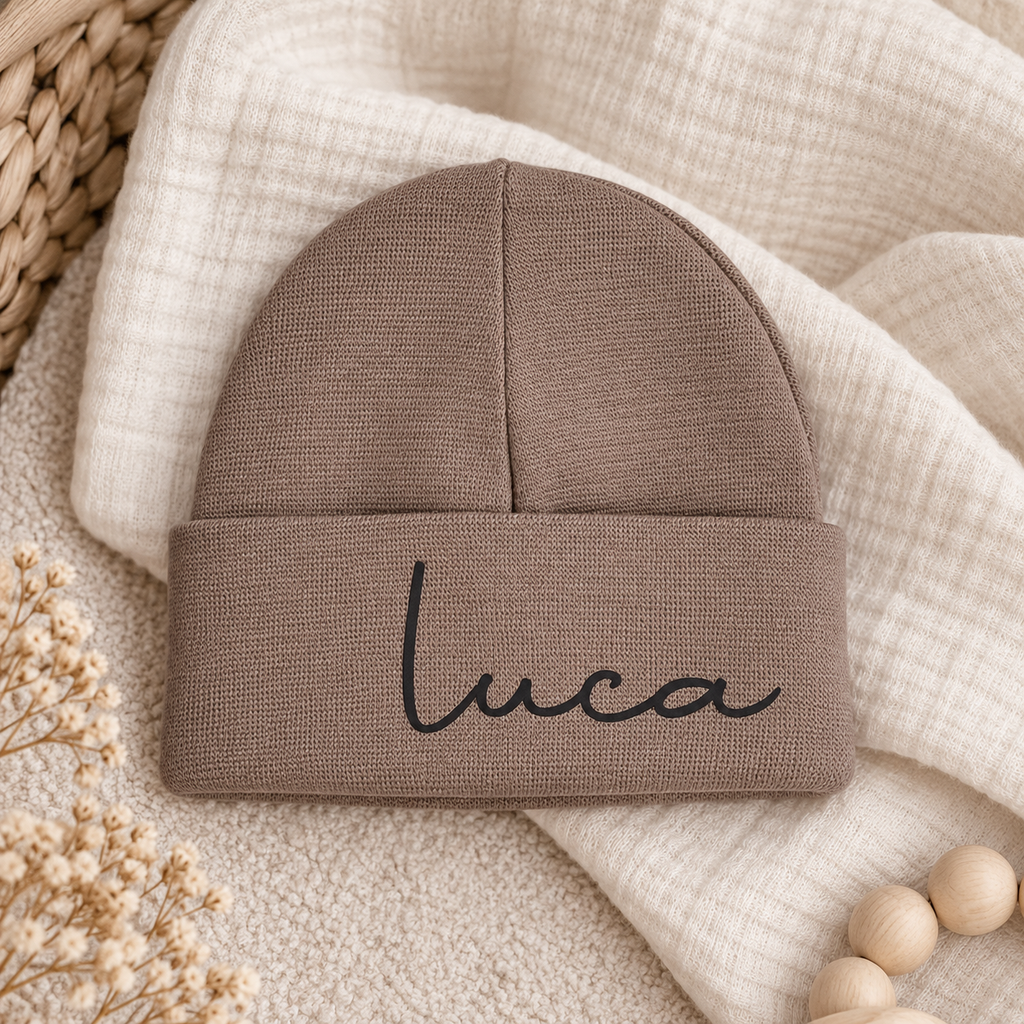 Babymutsje met naam – gepersonaliseerd newborn mutsje